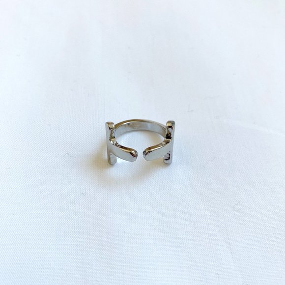 VINTAGE | SILVER HORIZONTAL DOUBLE CROSS RING - Picture 1 of 5